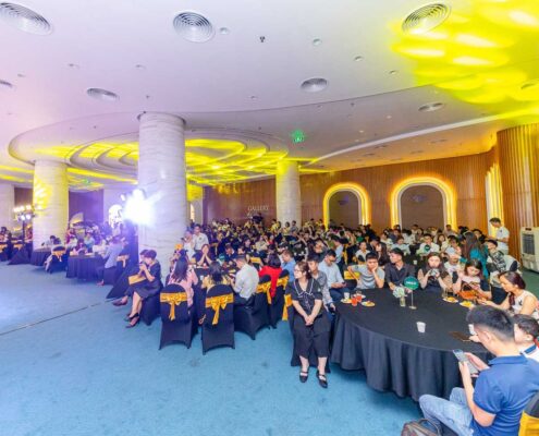 chu nhan tinh hoa vinhomes boc tham xe vinfast 02