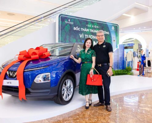 chu nhan tinh hoa vinhomes boc tham xe vinfast 04