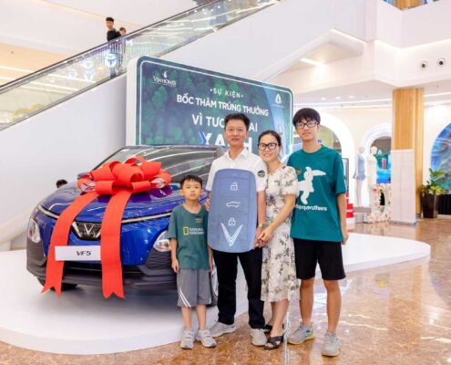 chu nhan tinh hoa vinhomes boc tham xe vinfast 06