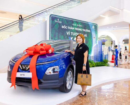 chu nhan tinh hoa vinhomes boc tham xe vinfast 07