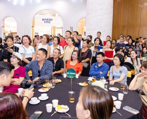 chu nhan tinh hoa vinhomes boc tham xe vinfast 12