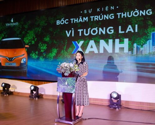 chu nhan tinh hoa vinhomes boc tham xe vinfast 13