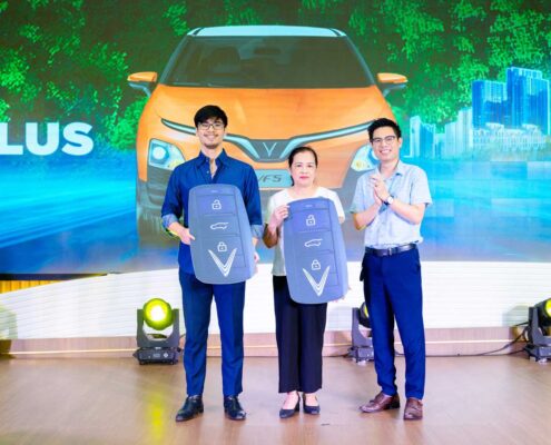 chu nhan tinh hoa vinhomes boc tham xe vinfast 14