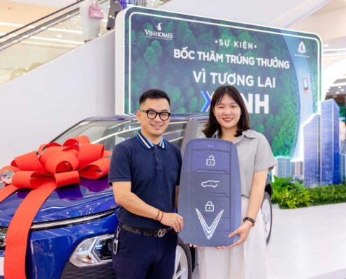 chu nhan tinh hoa vinhomes boc tham xe vinfast 16