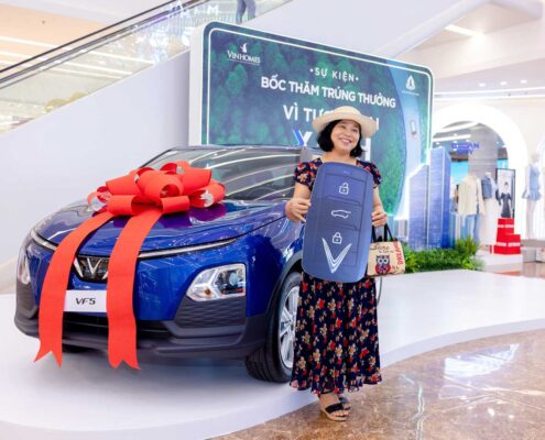 chu nhan tinh hoa vinhomes boc tham xe vinfast 20